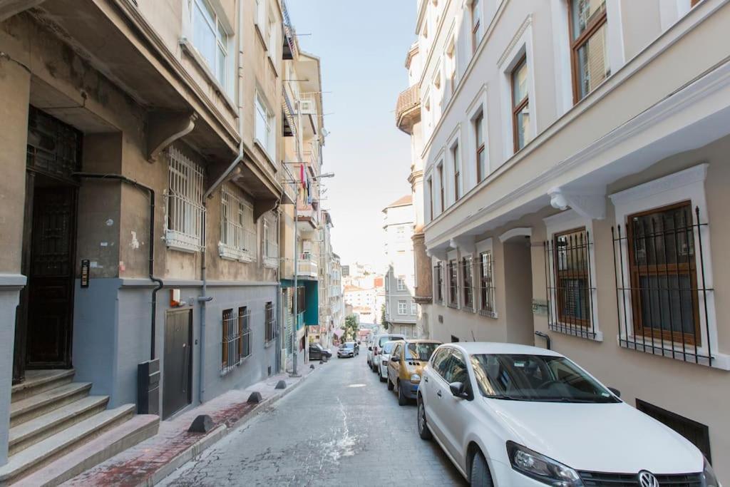 Architect Jonas Generous 85 Sqm Full Of Art Daire