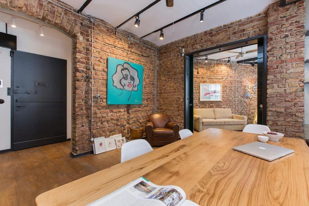 Architect Jonas Generous 85 Sqm Full Of Art Daire