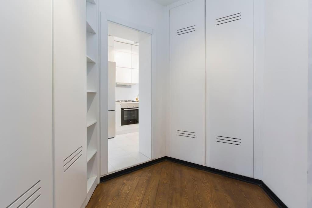 Architect Jonas Generous 85 Sqm Full Of Art Daire İstanbul