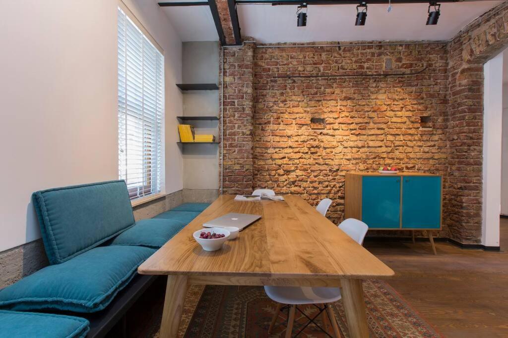 Architect Jonas Generous 85 Sqm Full Of Art Daire *