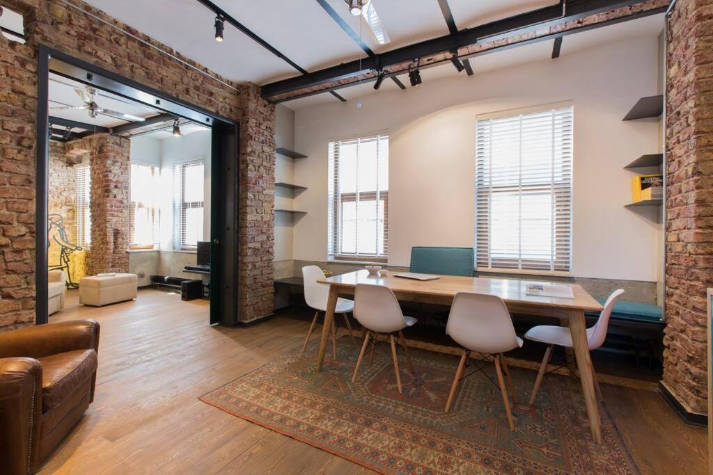 Architect Jonas Generous 85 Sqm Full Of Art * İstanbul